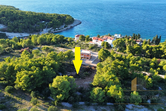 Gradbeno zemljišče 1.357 m2 na privlačni lokaciji – Sutivan, Brač!
