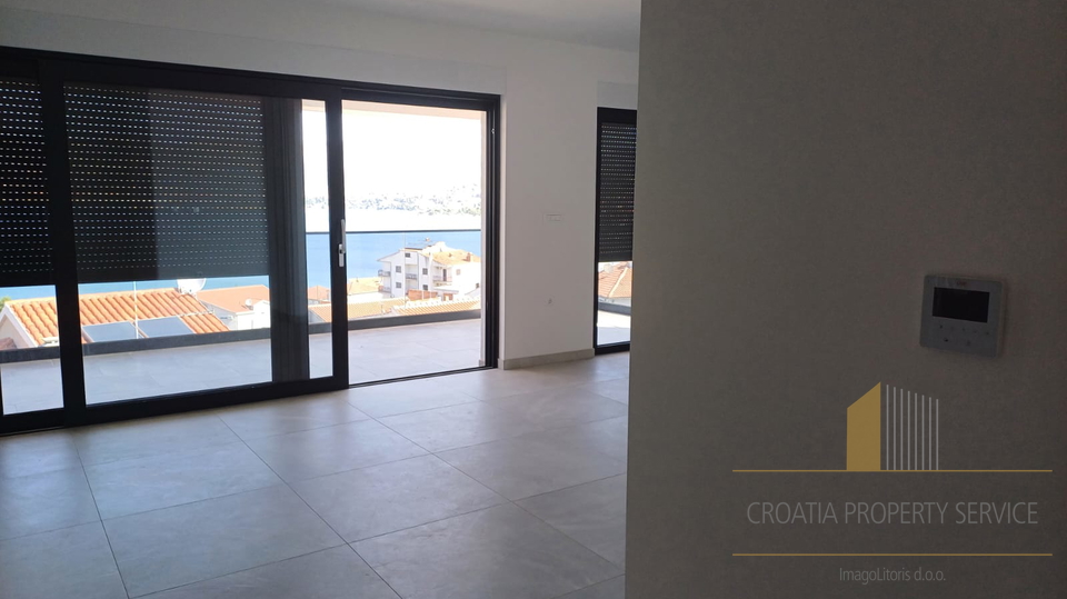 Luxury penthouse with a rooftop terrace 240 meters from the beach on the island of Čiovo!