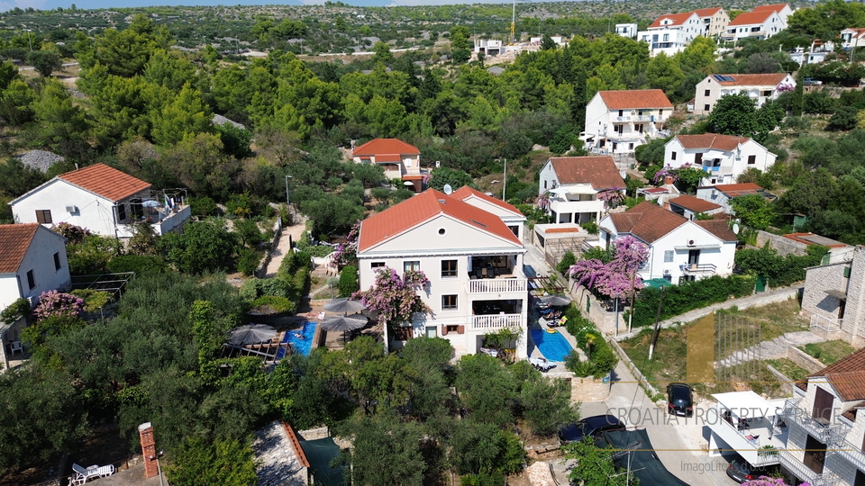 Luksuzno stanovanje z razgledom na morje v sredozemski vili – Milna, otok Brač