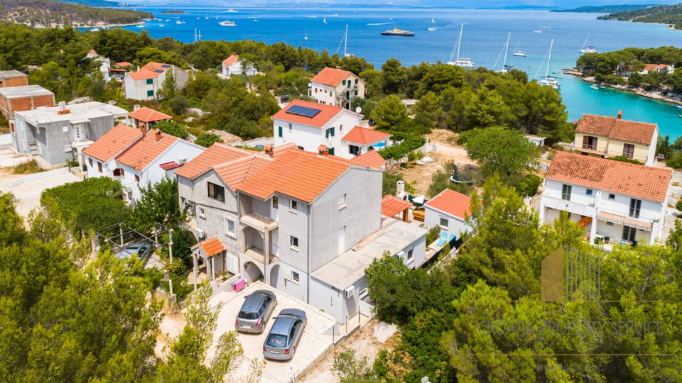 House with high tourist potential in a quiet bay, Milna – Brač island!