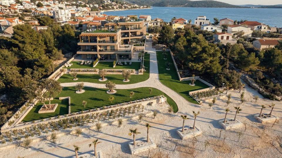 Luxury penthouse with rooftop terrace - second row by the sea&comma; Sevid&excl;