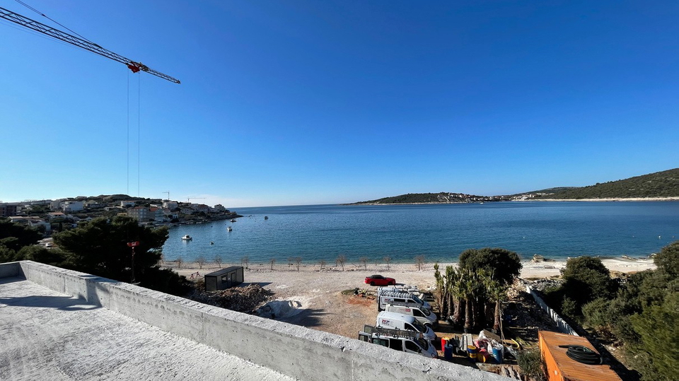 Luxury penthouse with rooftop terrace - second row by the sea&comma; Sevid&excl;