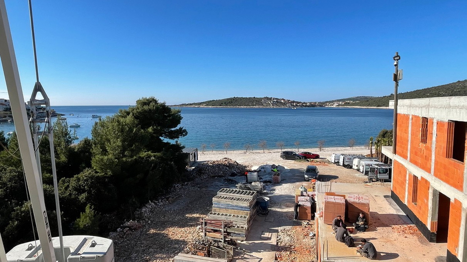 Luxury penthouse with rooftop terrace - second row by the sea&comma; Sevid&excl;