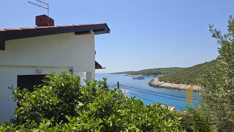 Hiša s prekrasnim pogledom na morje na izvrstni lokaciji – Milna, Vis