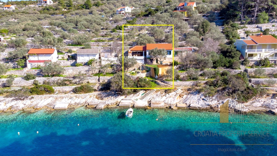First row to the sea – beautiful renovated house with terrace and pier, Korčula!