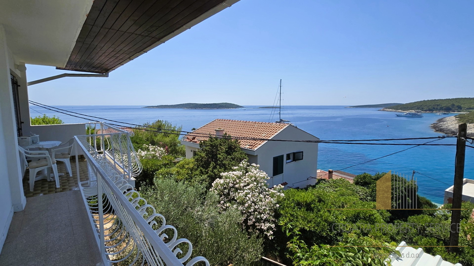 Hiša s prekrasnim pogledom na morje na izvrstni lokaciji – Milna, Vis