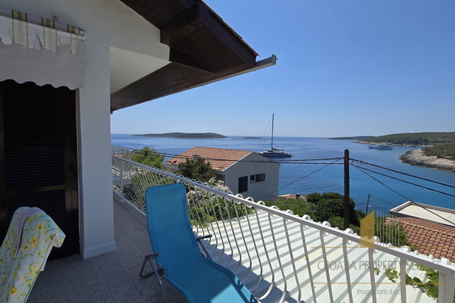 Hiša s prekrasnim pogledom na morje na izvrstni lokaciji – Milna, Vis