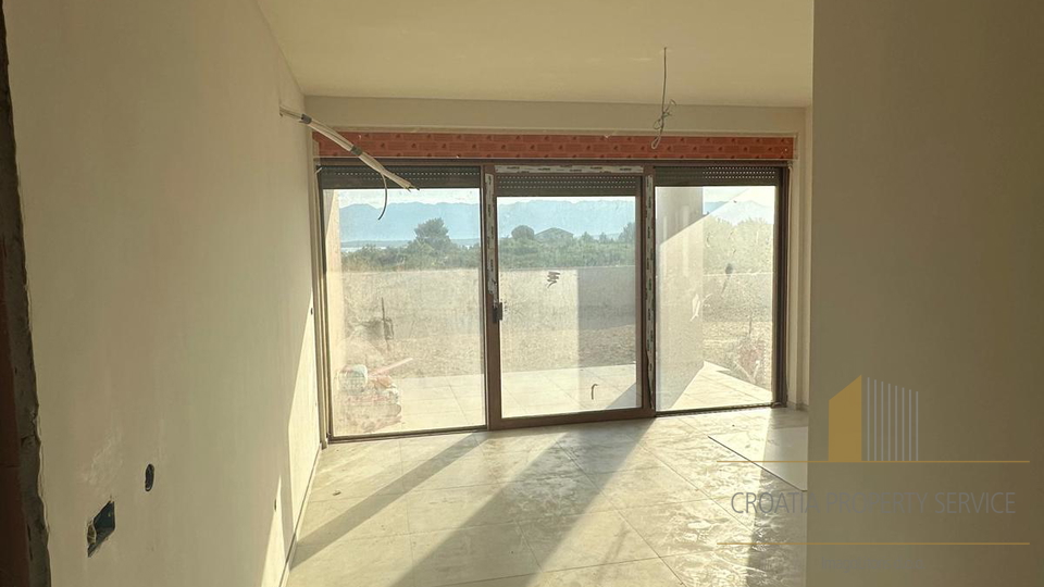 Luxuriöse Wohnung mit Garten und Meerblick in moderner Neubauanlage - Nin!