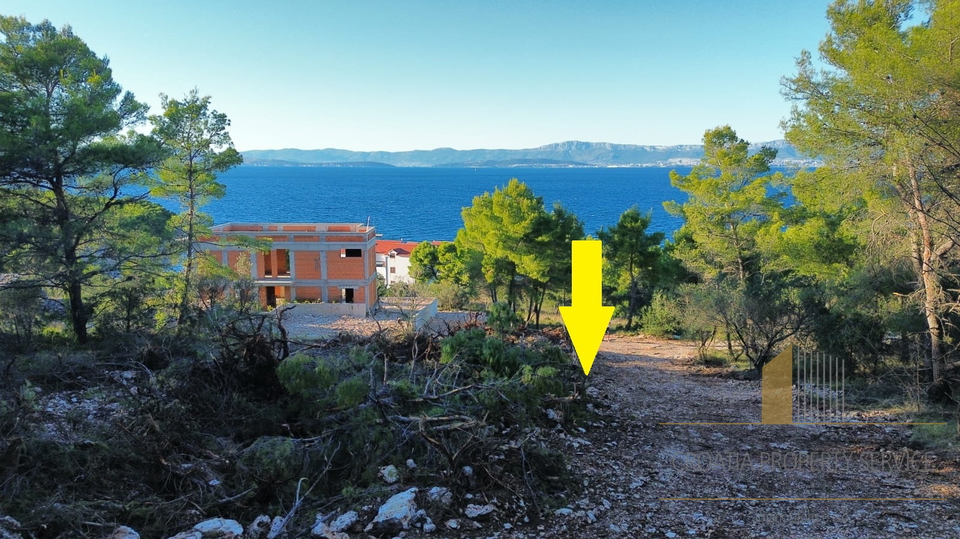 Gradbeno zemljišče 1.357 m2 na privlačni lokaciji – Sutivan, Brač!