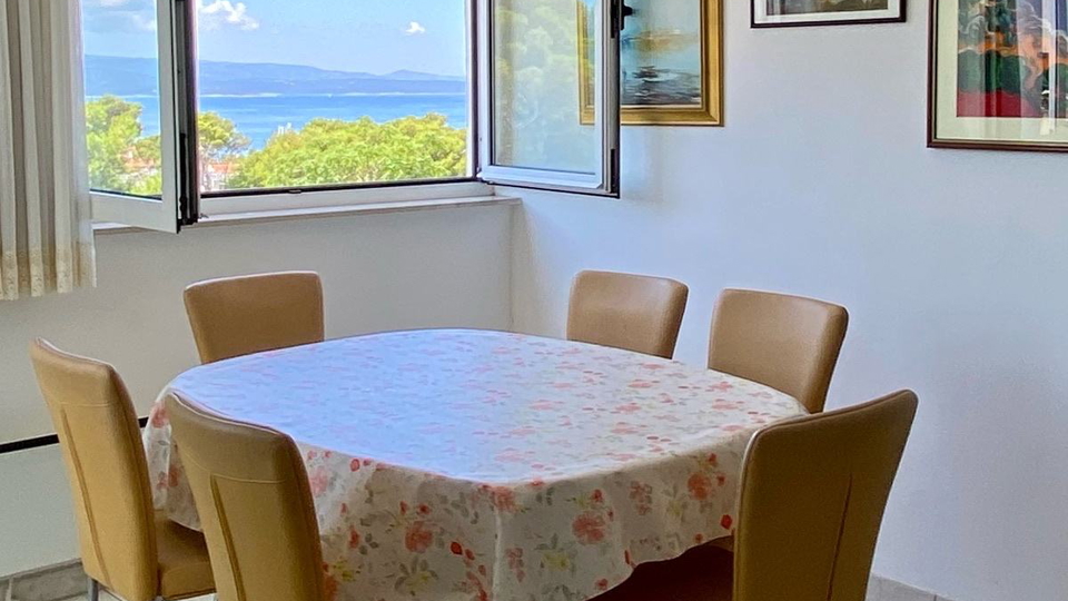 Elegant two-bedroom apartment with sea view in Ba&scaron;ka Voda