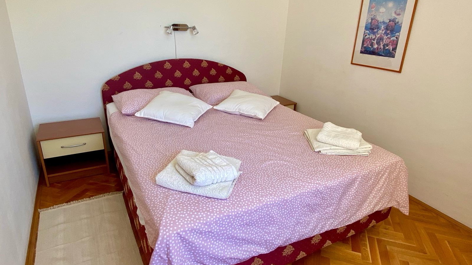 Elegant two-bedroom apartment with sea view in Ba&scaron;ka Voda