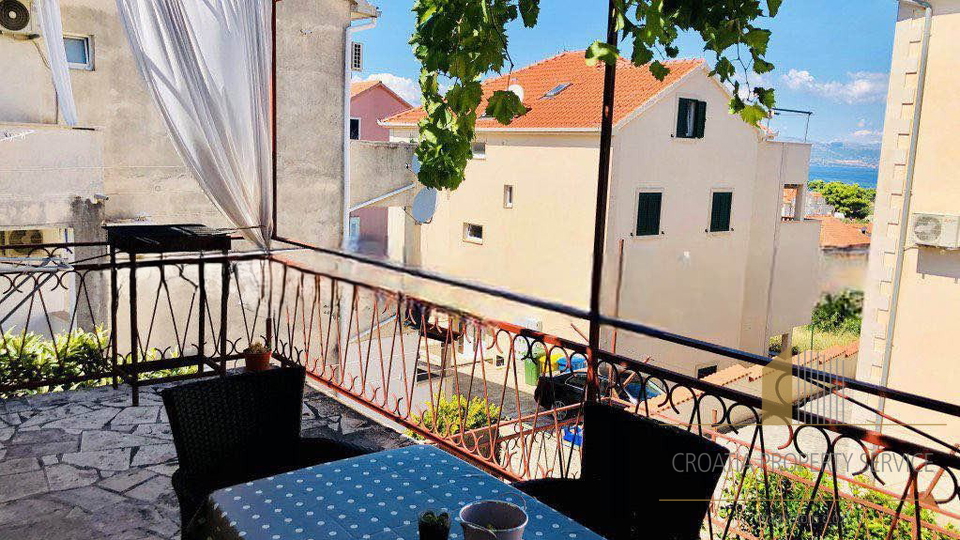 Casa da ristrutturare con grande potenziale, a 350 m dal mare - Supetar, isola di Brač!