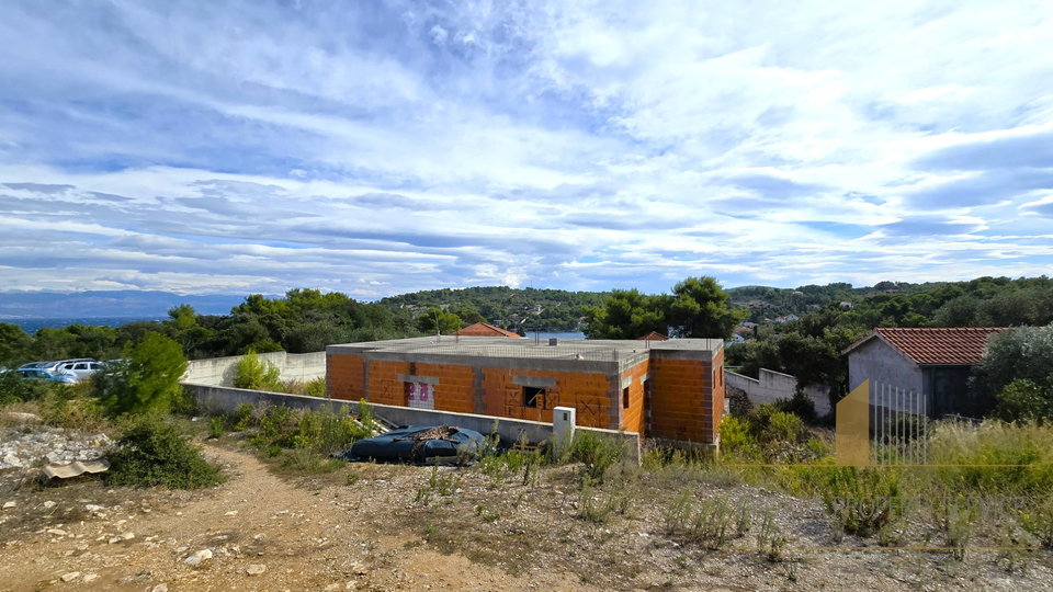 &Scaron;olta&comma; Roga&ccaron; - unfinished building on a 673 m2 plot&comma; permit for a villa with a swimming pool&excl;