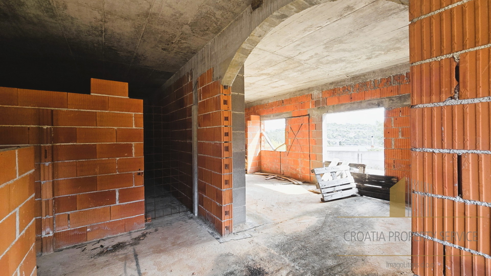 &Scaron;olta&comma; Roga&ccaron; - unfinished building on a 673 m2 plot&comma; permit for a villa with a swimming pool&excl;