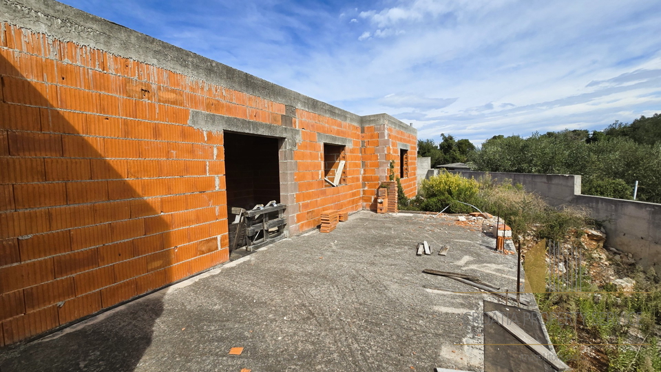 &Scaron;olta&comma; Roga&ccaron; - unfinished building on a 673 m2 plot&comma; permit for a villa with a swimming pool&excl;