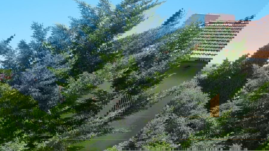 Ekskluzivna priložnost: prostorno stanovanje velikosti 110 m2 v najbolj zaželenem delu Splita!