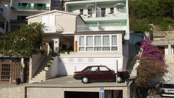 Ekskluzivna apartmanska ku&cacute;a 160 m od mora &ndash; Brela&excl;