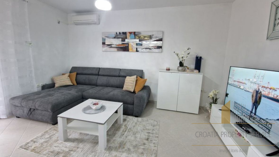 Predivan stan s vrtom 300 m od plaže na otoku Čiovu!