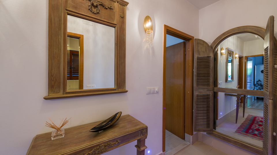 Luksuzna mediteranska vila v prvi vrsti ob morju na otoku Bra&ccaron;u&excl;