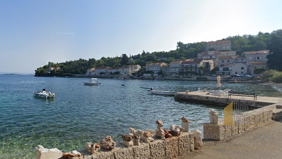 Old stone house in the first row to the sea on a large plot with a renovation project - Korčula!