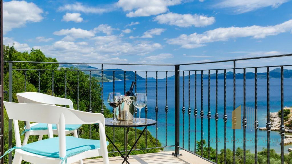 Villa di lusso con piscina, a 80 metri dal mare – tra Dubrovnik e Pelješac!