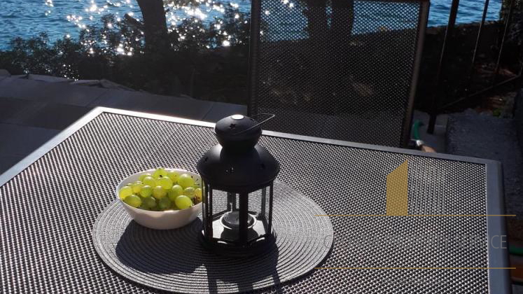 Апартманска кућа први ред до мора – Рањањ!