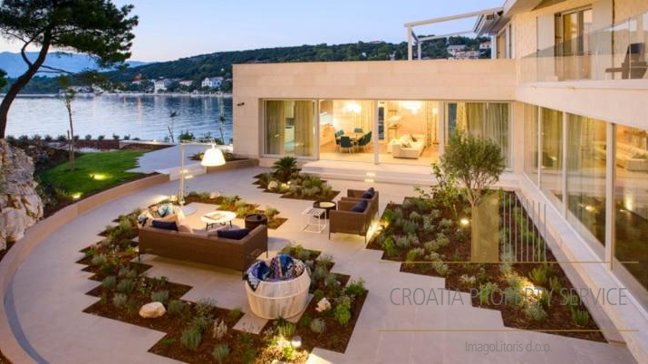 Villa di lusso con design premiato in prima linea sul mare - isola di Brač!