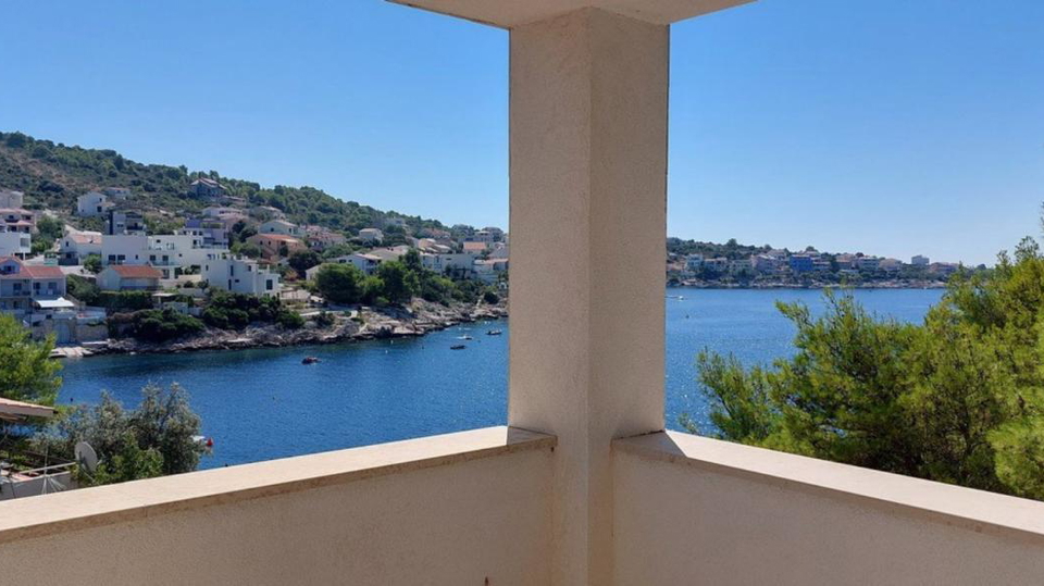 HOT PONUDA &ndash; PRVI RED DO MORA &vert; ROGOZNICA