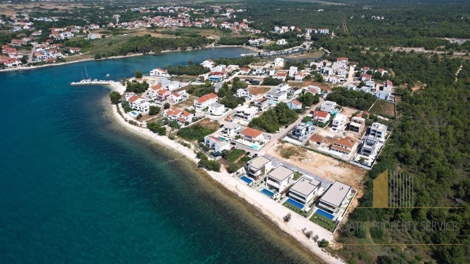 Luksuzna vila na ekskluzivni lokaciji ob plaži - Zaton!