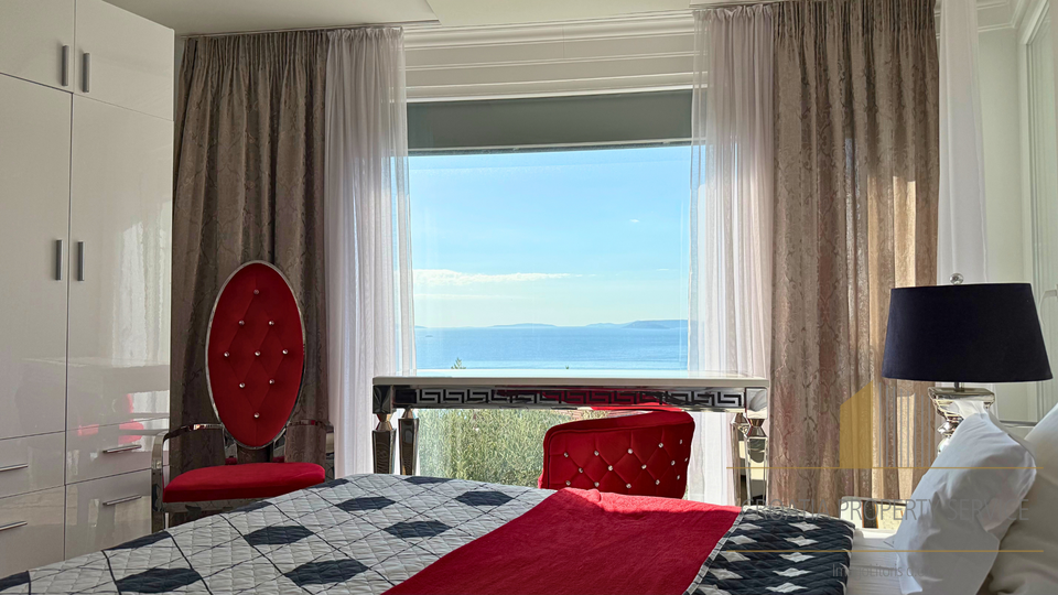 Villa di lusso con piscina e vista aperta sul mare nei dintorni di Spalato!