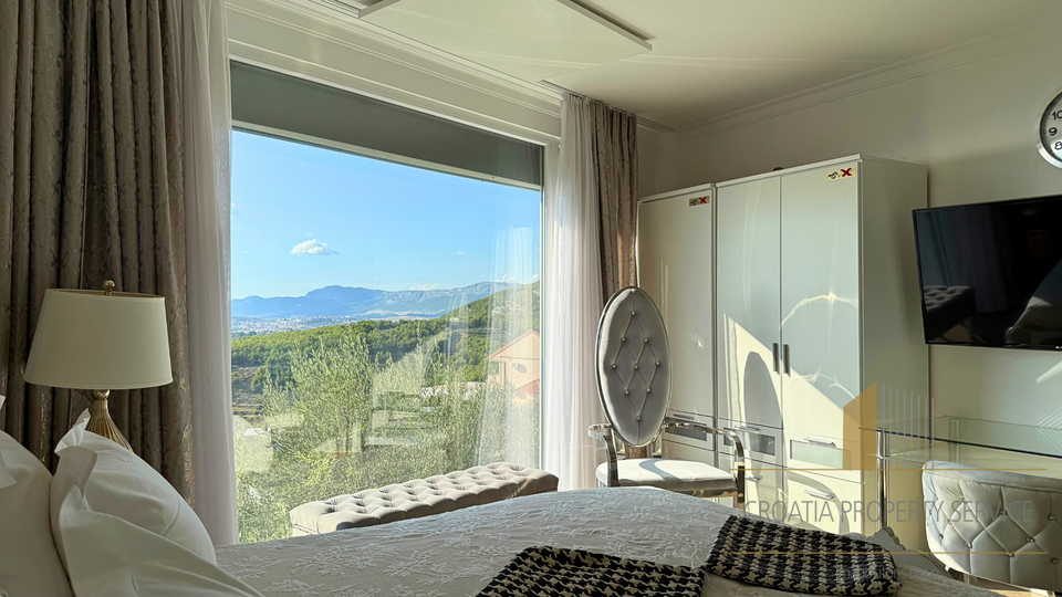 Villa di lusso con piscina e vista aperta sul mare nei dintorni di Spalato!