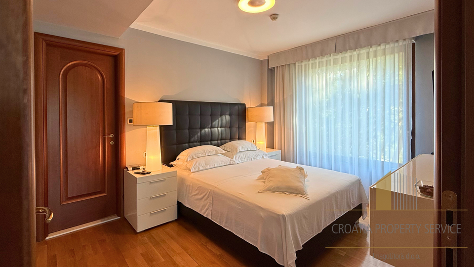 Ekskluzivna ponuda&excl; Stan u luksuznom resortu s 5 zvjezdica&comma; prvi red do mora&excl;