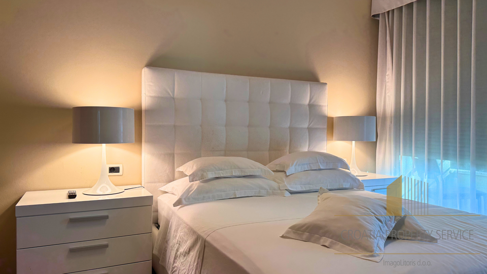 Ekskluzivna ponuda&excl; Stan u luksuznom resortu s 5 zvjezdica&comma; prvi red do mora&excl;