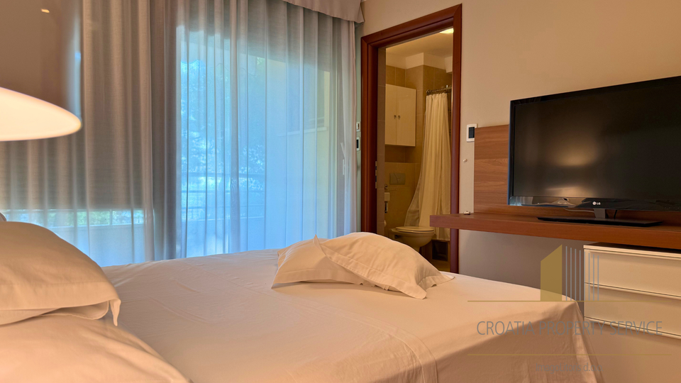 Ekskluzivna ponuda&excl; Stan u luksuznom resortu s 5 zvjezdica&comma; prvi red do mora&excl;