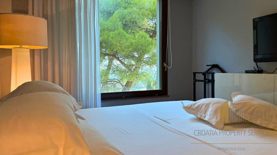 Ekskluzivna ponuda&excl; Stan u luksuznom resortu s 5 zvjezdica&comma; prvi red do mora&excl;