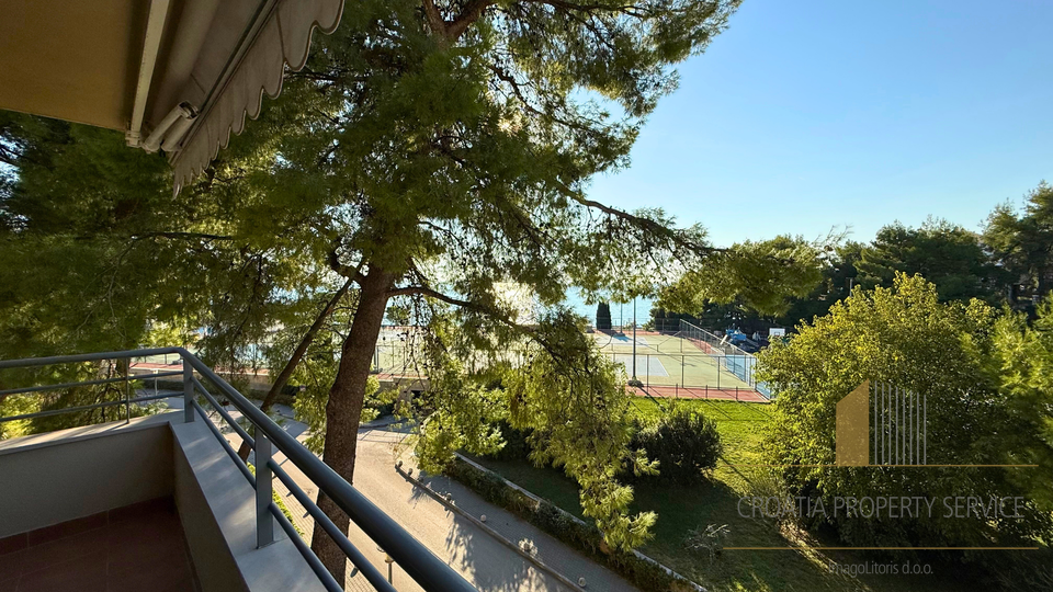 Ekskluzivna ponuda&excl; Stan u luksuznom resortu s 5 zvjezdica&comma; prvi red do mora&excl;