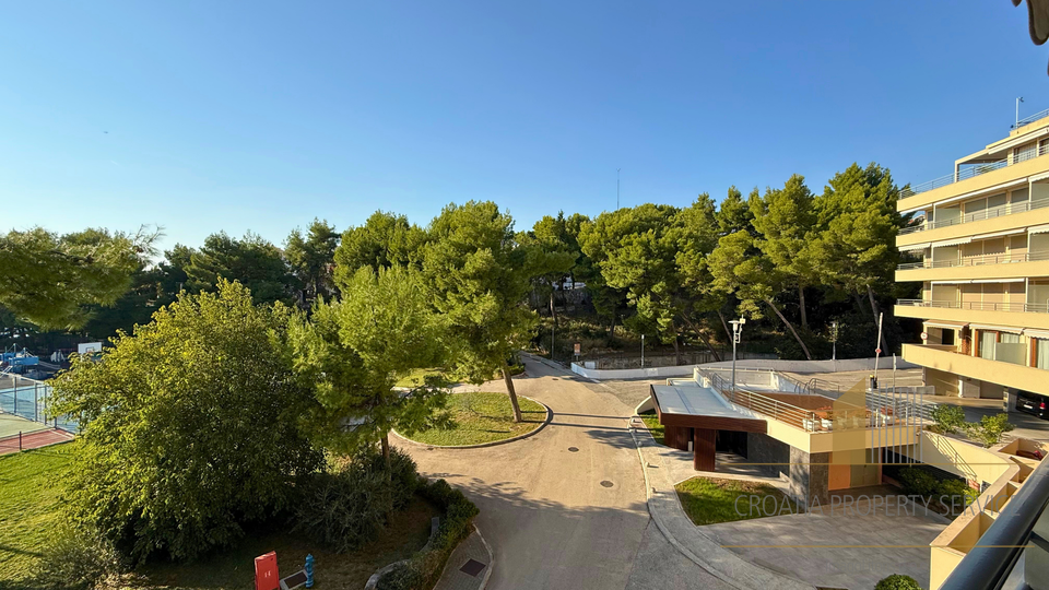 Ekskluzivna ponuda&excl; Stan u luksuznom resortu s 5 zvjezdica&comma; prvi red do mora&excl;