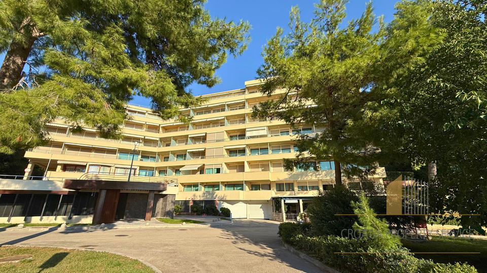 Ekskluzivna ponuda&excl; Stan u luksuznom resortu s 5 zvjezdica&comma; prvi red do mora&excl;