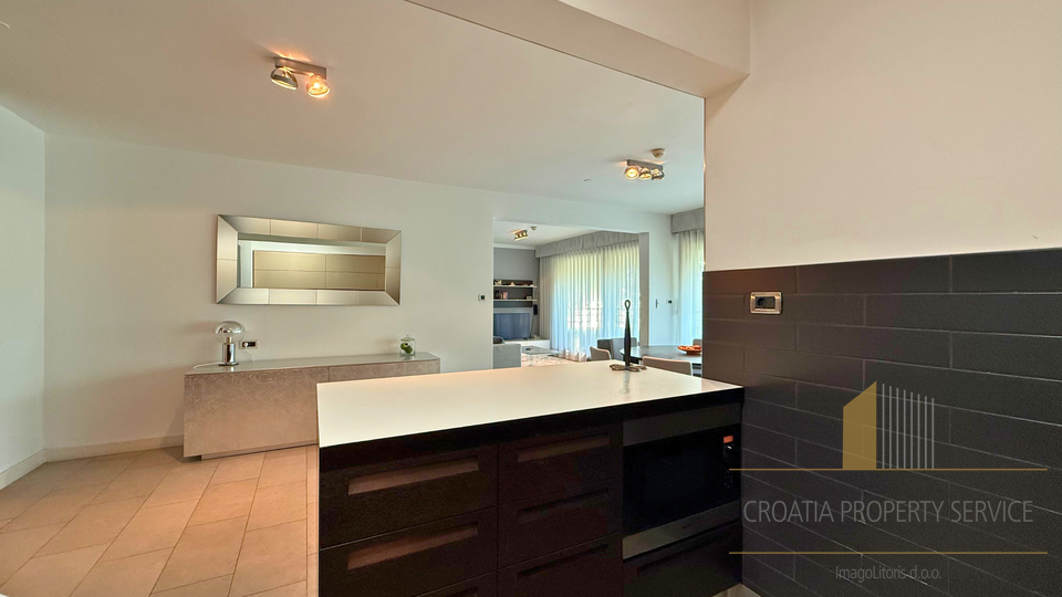 Ekskluzivna ponuda&excl; Stan u luksuznom resortu s 5 zvjezdica&comma; prvi red do mora&excl;