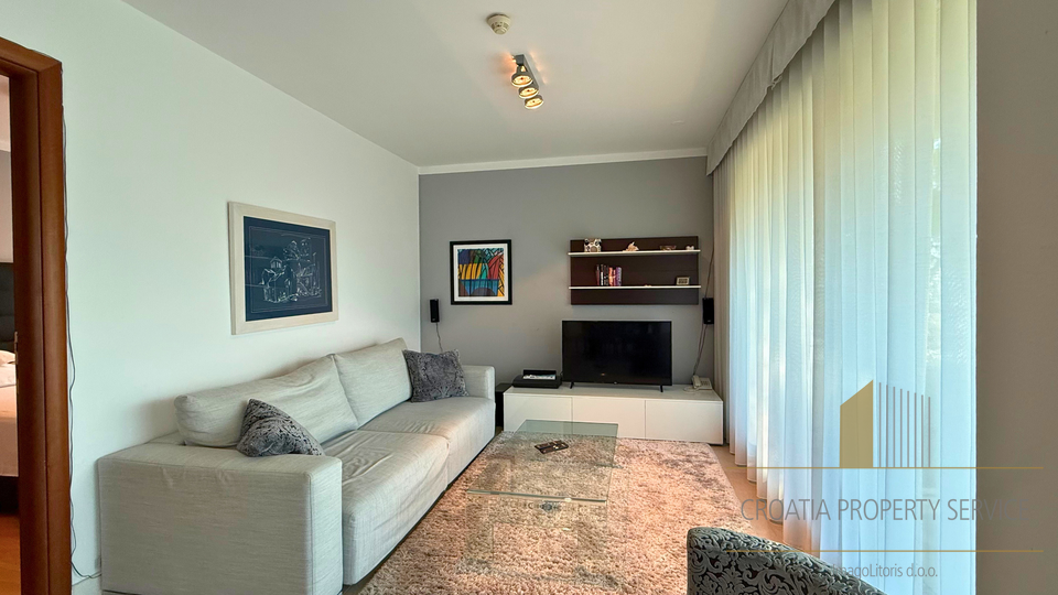 Ekskluzivna ponuda&excl; Stan u luksuznom resortu s 5 zvjezdica&comma; prvi red do mora&excl;