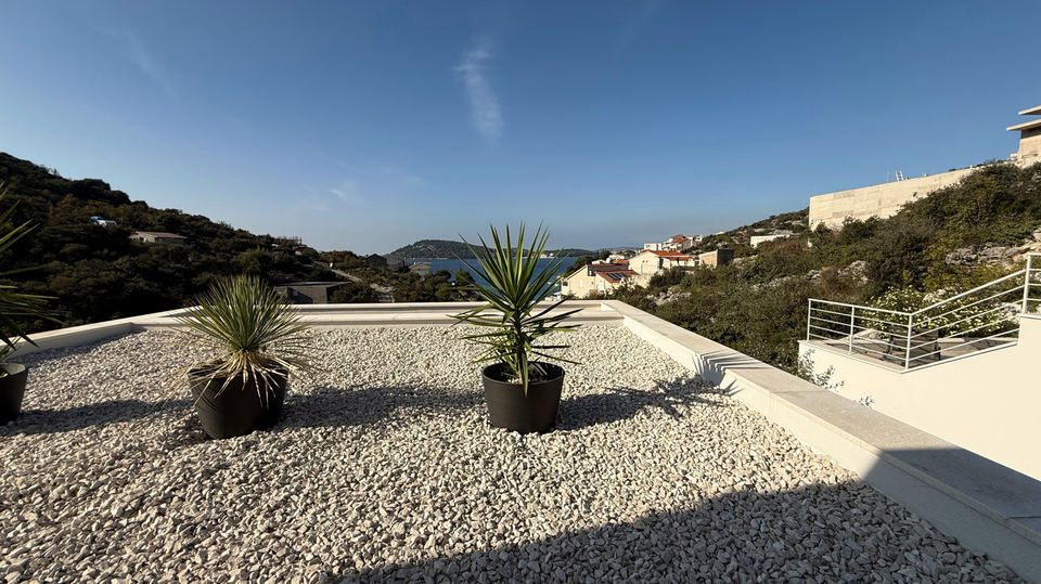 Glamurozna vila s bazenom samo 50m od mora u okolici Rogoznice&excl;