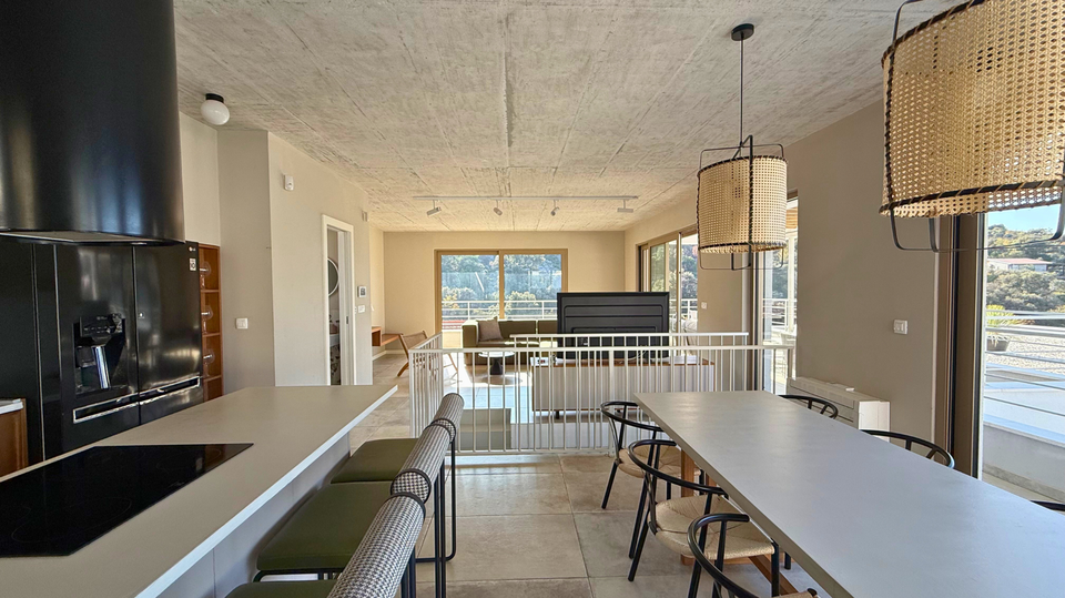 Glamurozna vila s bazenom samo 50m od mora u okolici Rogoznice&excl;