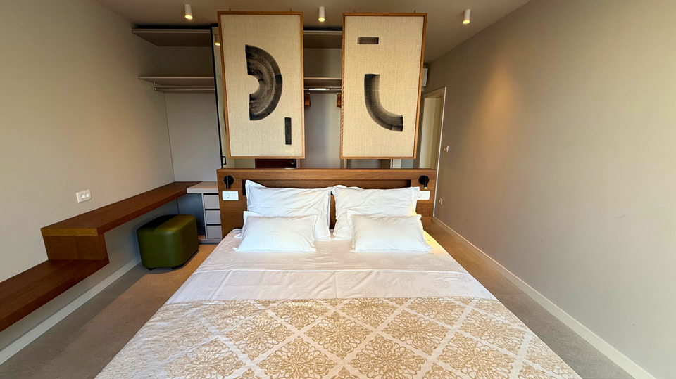 Glamurozna vila s bazenom samo 50m od mora u okolici Rogoznice&excl;