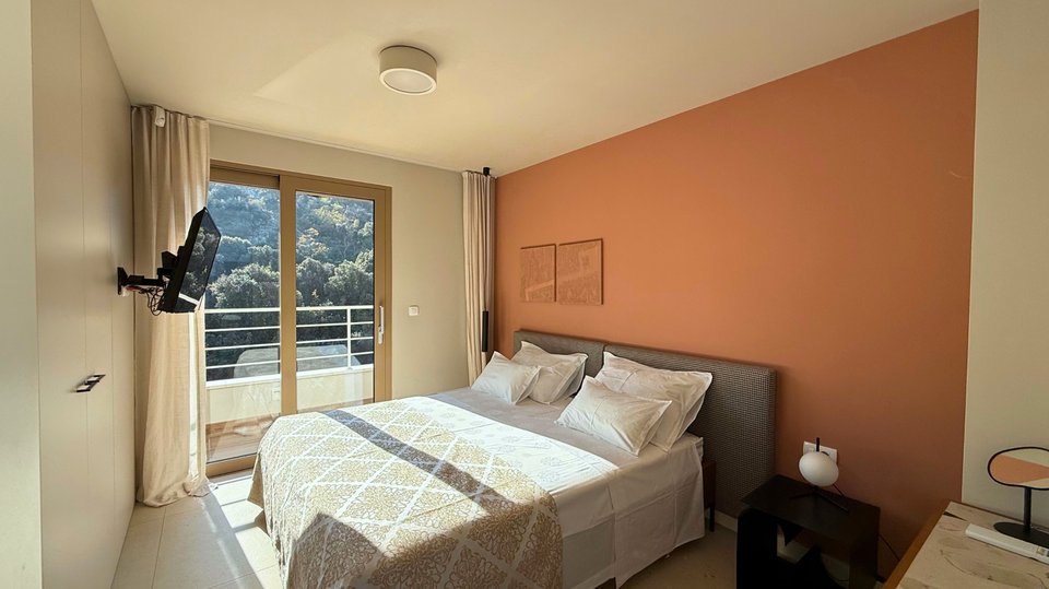 Glamurozna vila s bazenom samo 50m od mora u okolici Rogoznice&excl;