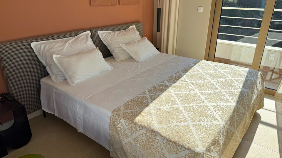 Glamurozna vila s bazenom samo 50m od mora u okolici Rogoznice&excl;