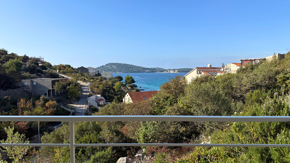 Glamurozna vila s bazenom samo 50m od mora u okolici Rogoznice&excl;