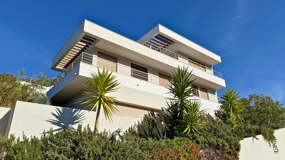 Glamurozna vila s bazenom samo 50m od mora u okolici Rogoznice&excl;