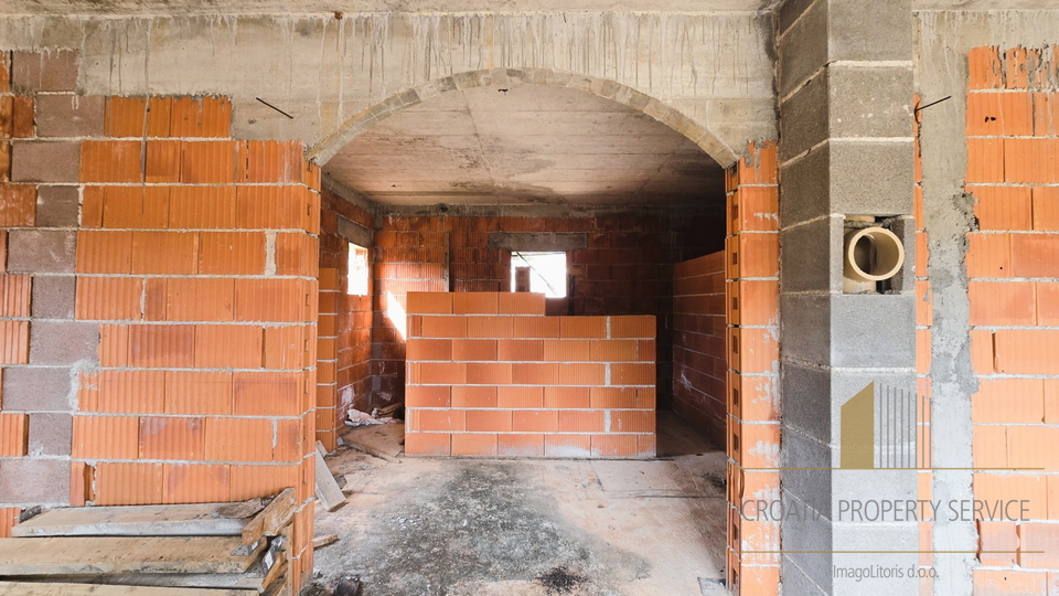 &Scaron;olta&comma; Roga&ccaron; - unfinished building on a 673 m2 plot&comma; permit for a villa with a swimming pool&excl;