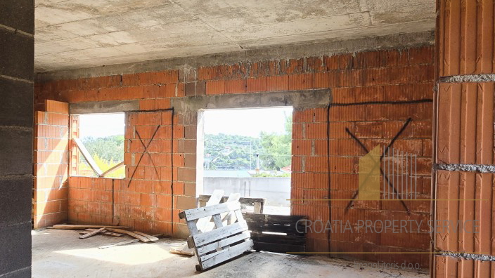 &Scaron;olta&comma; Roga&ccaron; - unfinished building on a 673 m2 plot&comma; permit for a villa with a swimming pool&excl;