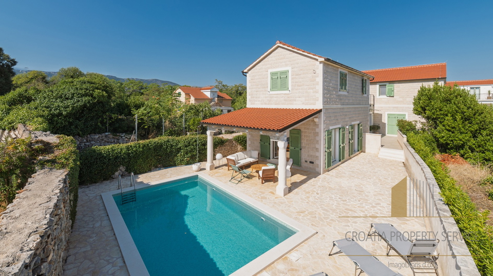 Hvar, Vrboska - nova vila s terasami, bazenom in parkirnim mestom 70 m od morja!